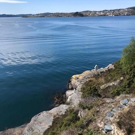 Koselig Nyoppusset 3 Roms Leilighet Med Egen Parkeringsplass I Rolige Omgivelse Naer Sjoen, 2 Mil Nord For Bergen Sentrum. Esterno foto